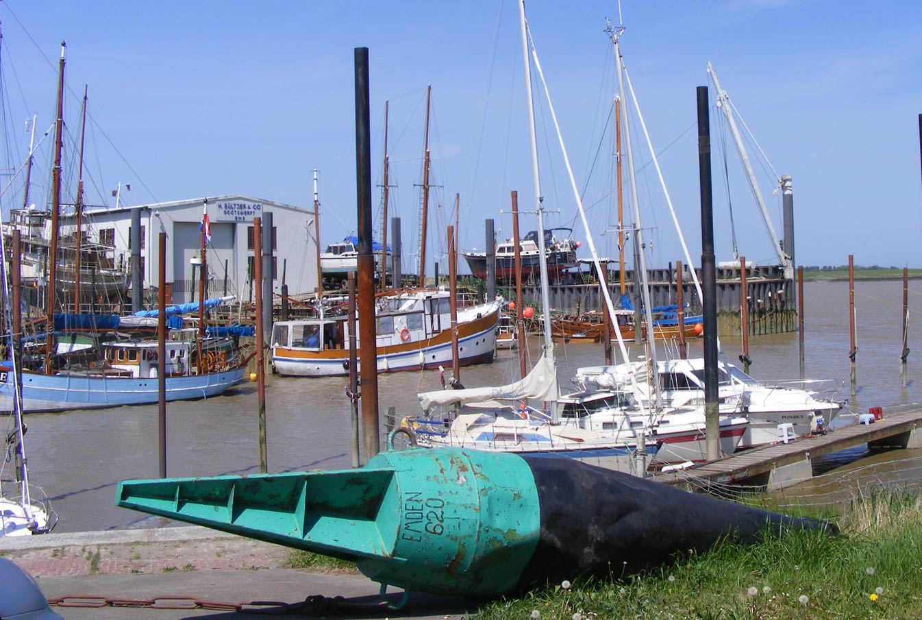 Hafen Ditzum mit Booten